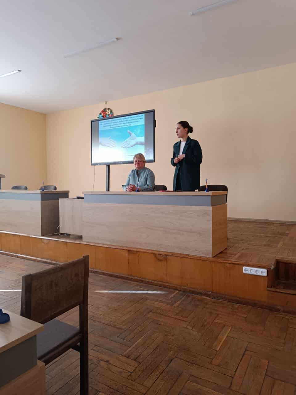 photo_5321028609742934469_y