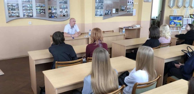 photo_5355037165811267102_y-min