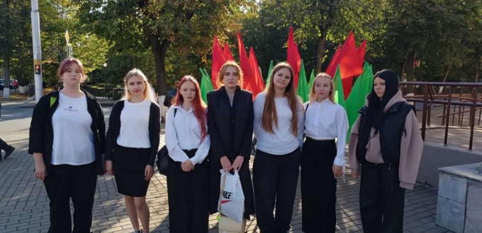 photo_5357288965624953884_y-min